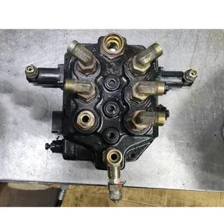 Control Valve 730302000051 for Sunward Skid Steer Loader SWL2810 SWL3210