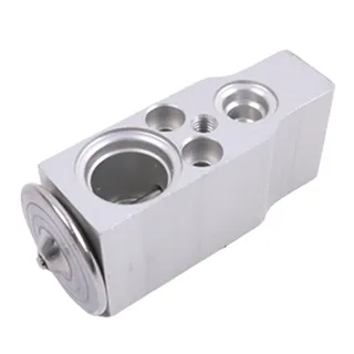 Expansion Valve 82023542 for New Holland Tractor T1804 T2104 T2304 T2310 T7.200 T7.210 T7.225 T7.235 T7030