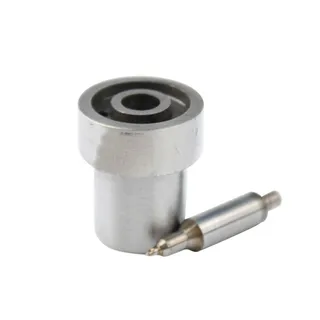 Nozzle YM119620-53000 for Komatsu Engine 2D68E-3 3D63-1A 3D66-1A 3D68E-3 3D72-2 Excavator PC12R-8 PC15R-8