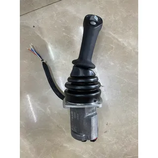 RH Remote Control Valve VOE11807221 for Volvo Excavator EC27C EC35C ECR28 ECR38 ECR48C