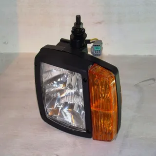 Right Headlight 4465176 for Hitachi UCX300 ZX130W ZX160W ZX180W John Deere 180 210 CW Excavator